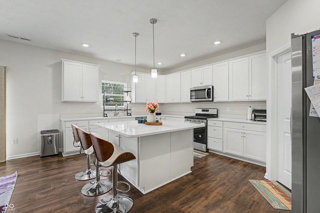 7696 Rolling Green Drive, Plainfield, IN 46168