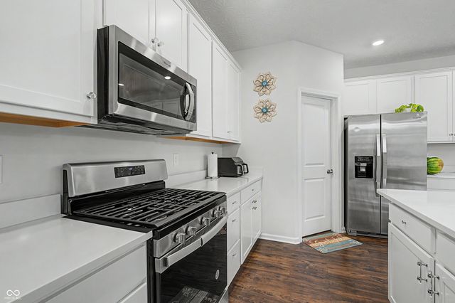 7696 Rolling Green Drive, Plainfield, IN 46168