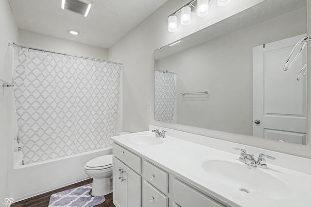 7696 Rolling Green Drive, Plainfield, IN 46168