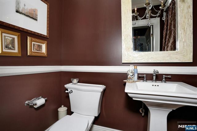 430 Wastena Terrace, Ridgewood, NJ 07450