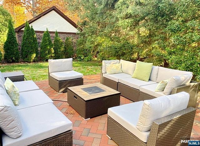 430 Wastena Terrace, Ridgewood, NJ 07450