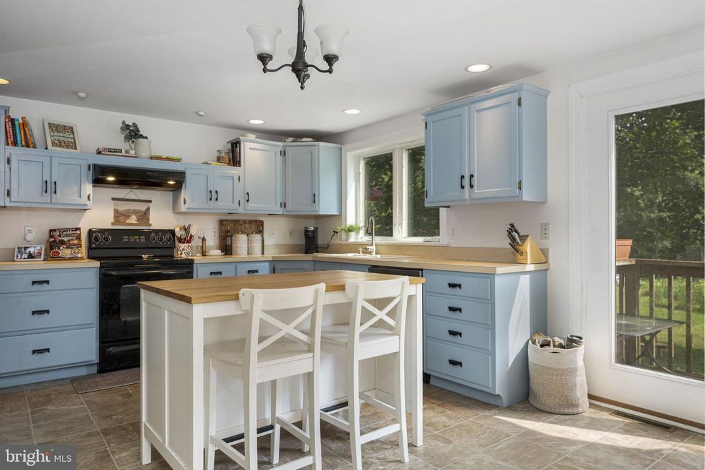 650 FAIRVIEW RD, Glenmoore, PA 19343