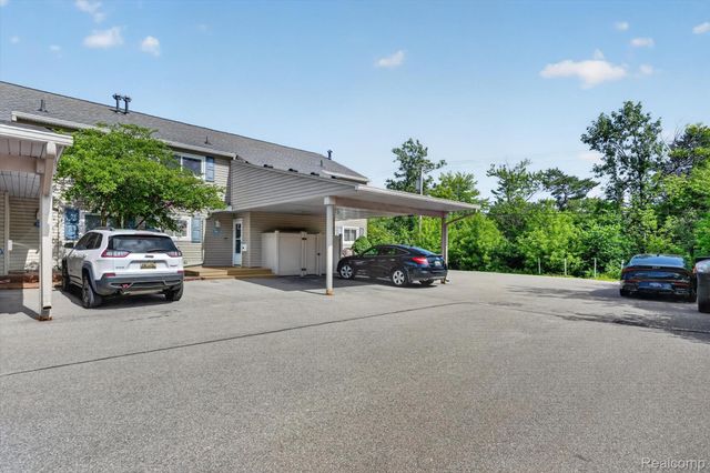 761 Kirts Boulevard, Troy, MI 48084