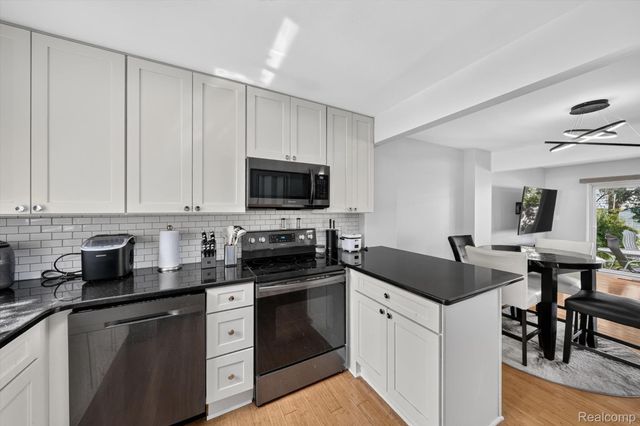 761 Kirts Boulevard, Troy, MI 48084