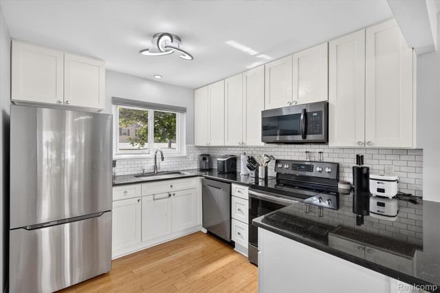 761 Kirts Boulevard, Troy, MI 48084