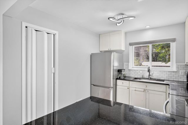761 Kirts Boulevard, Troy, MI 48084