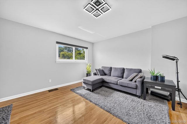 761 Kirts Boulevard, Troy, MI 48084