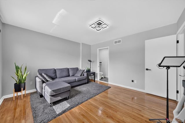 761 Kirts Boulevard, Troy, MI 48084