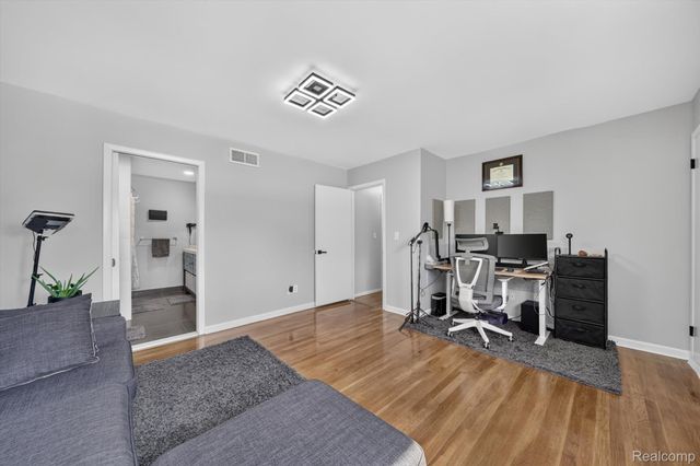 761 Kirts Boulevard, Troy, MI 48084