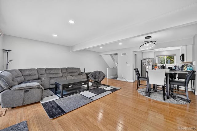 761 Kirts Boulevard, Troy, MI 48084