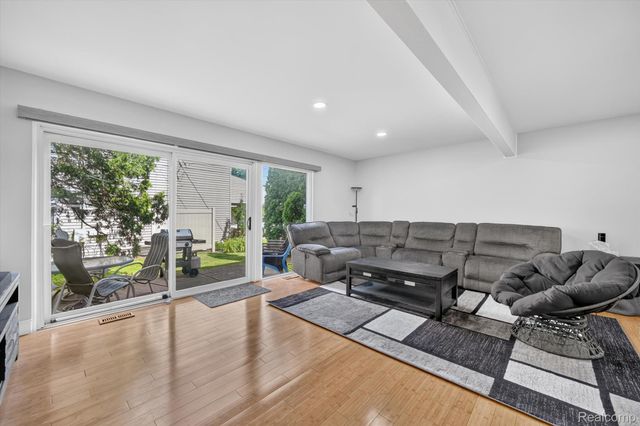 761 Kirts Boulevard, Troy, MI 48084
