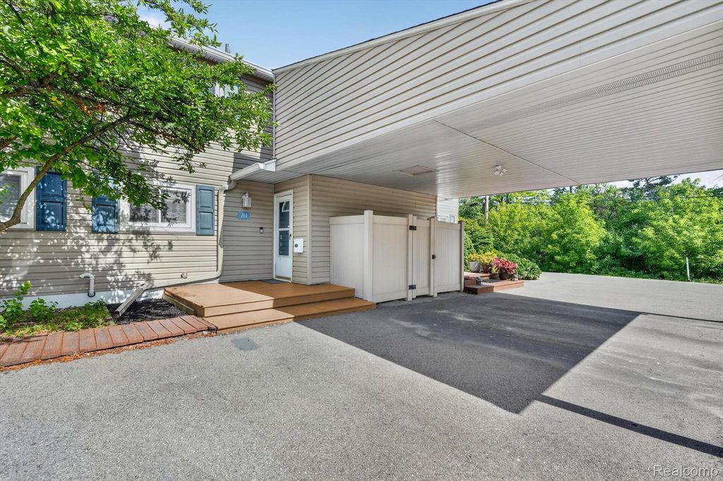 761 Kirts Boulevard, Troy, MI 48084