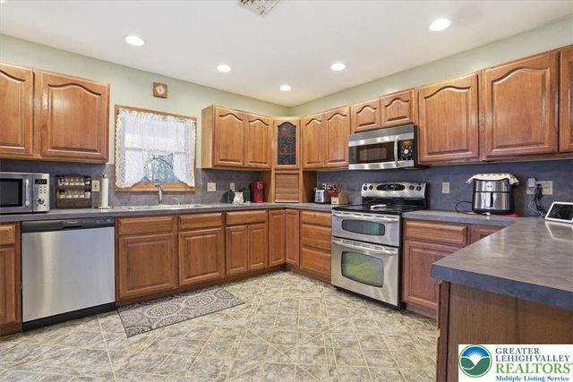 488 Sportsman Club Road, Plainfield Twp, PA 18064