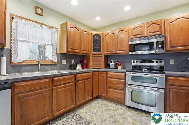 488 Sportsman Club Road, Plainfield Twp, PA 18064