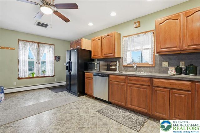 488 Sportsman Club Road, Plainfield Twp, PA 18064