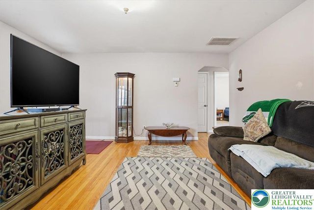 488 Sportsman Club Road, Plainfield Twp, PA 18064