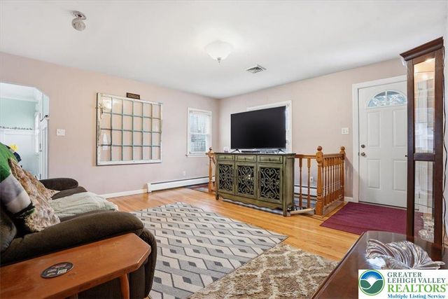 488 Sportsman Club Road, Plainfield Twp, PA 18064