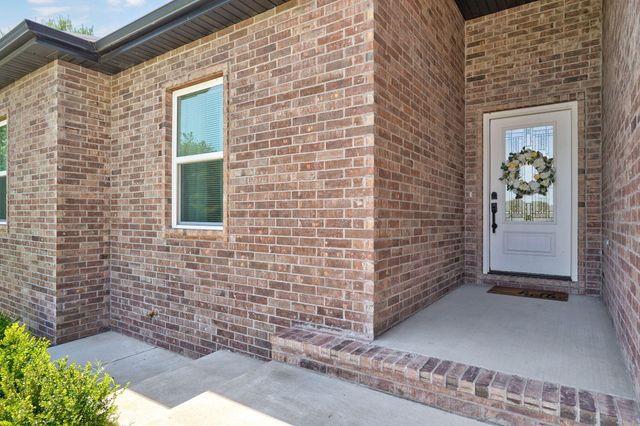 300 Raven Circle, Rogersville, MO 65742