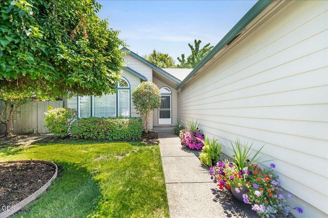 2736 Juanita Avenue, Medford, OR 97504