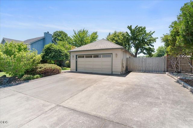 2736 Juanita Avenue, Medford, OR 97504