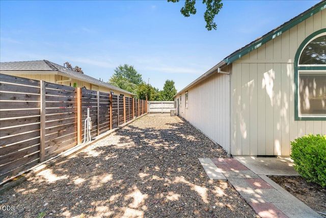 2736 Juanita Avenue, Medford, OR 97504