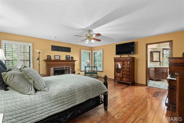 621 Old Riverwoods Lane, Chesterfield, MO 63017