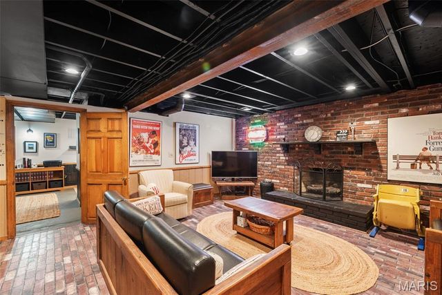 621 Old Riverwoods Lane, Chesterfield, MO 63017