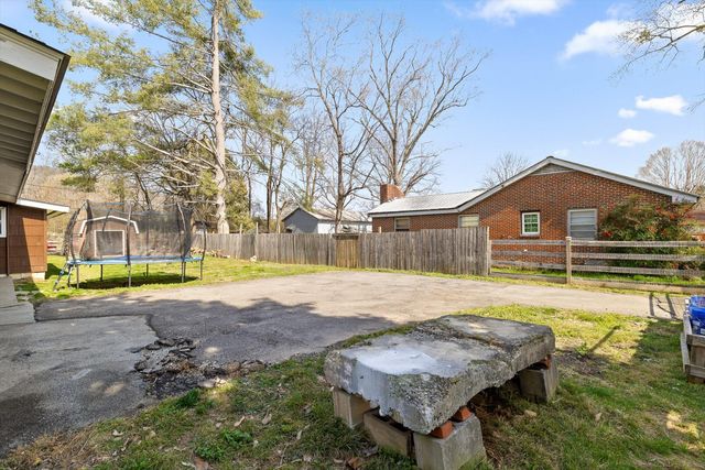 1002 Dennis Avenue, Jasper, TN 37347