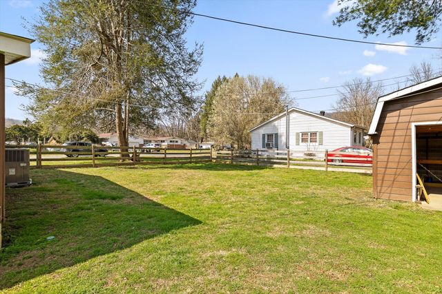 1002 Dennis Avenue, Jasper, TN 37347