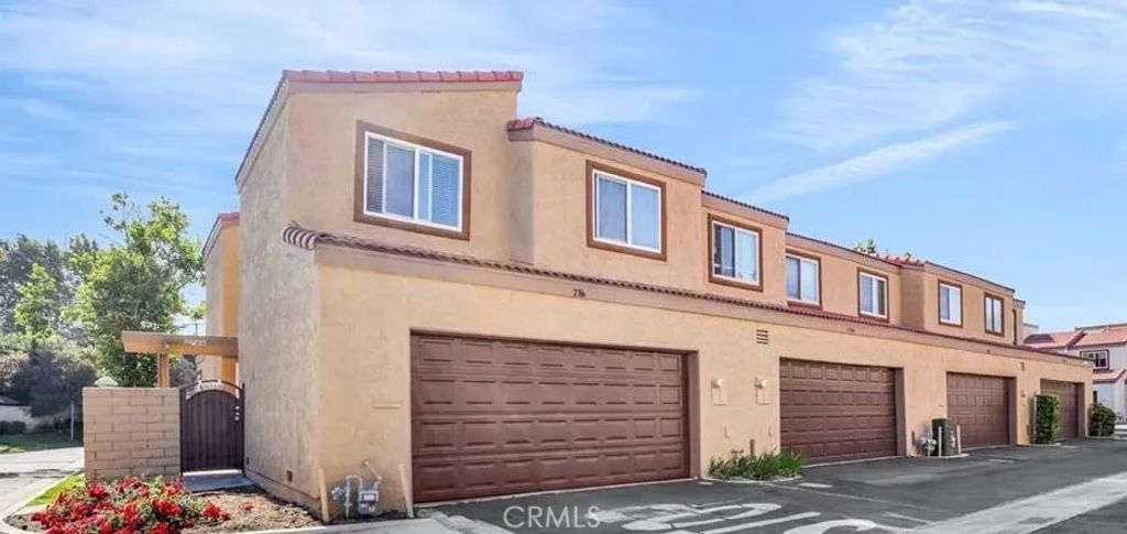 2766 Via Hacienda 102, Fullerton, CA 92835