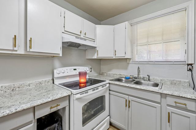 1215 Churchill Road, River Oaks, TX 76114