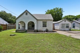 1215 Churchill Road, River Oaks, TX 76114
