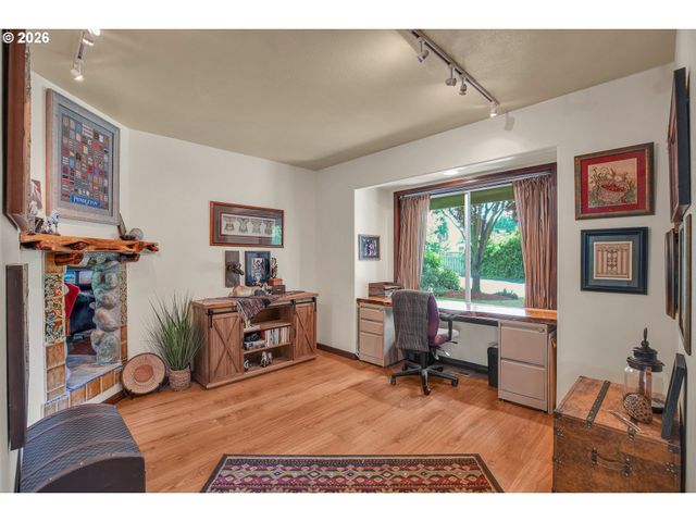 705 N MOLALLA Ave, Molalla, OR 97038