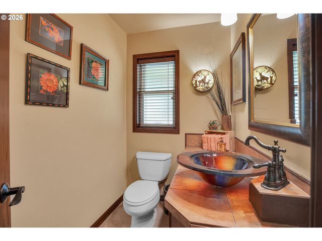 705 N MOLALLA Ave, Molalla, OR 97038
