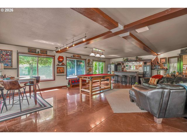 705 N MOLALLA Ave, Molalla, OR 97038