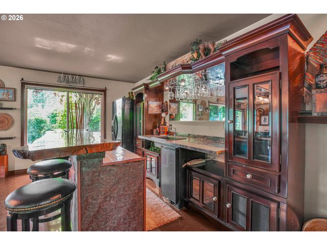 705 N MOLALLA Ave, Molalla, OR 97038