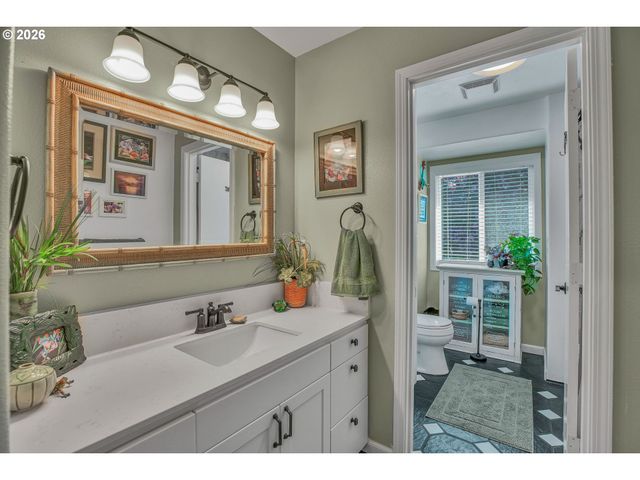 705 N MOLALLA Ave, Molalla, OR 97038