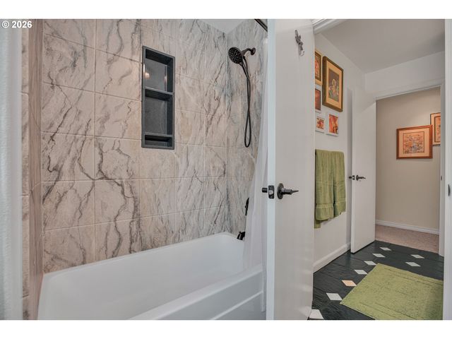 705 N MOLALLA Ave, Molalla, OR 97038