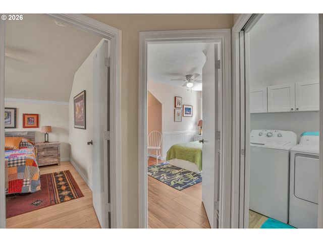 705 N MOLALLA Ave, Molalla, OR 97038