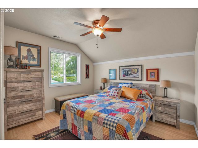 705 N MOLALLA Ave, Molalla, OR 97038