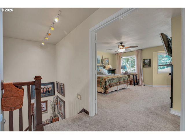 705 N MOLALLA Ave, Molalla, OR 97038