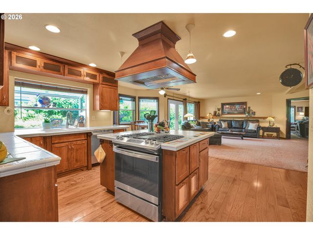 705 N MOLALLA Ave, Molalla, OR 97038