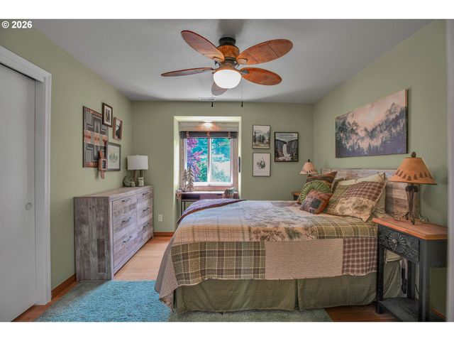 705 N MOLALLA Ave, Molalla, OR 97038