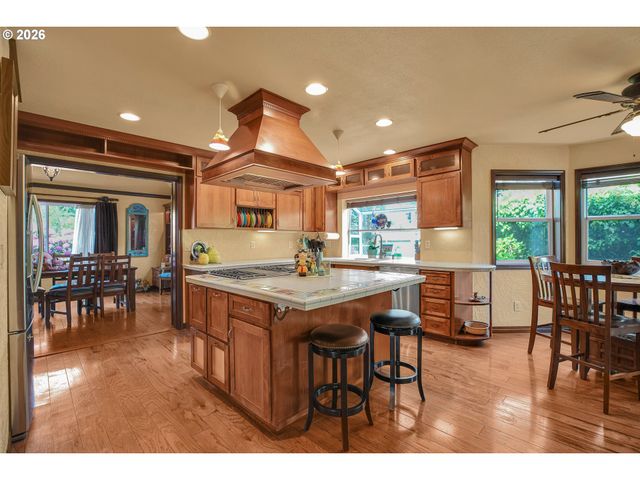 705 N MOLALLA Ave, Molalla, OR 97038