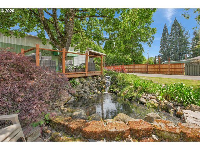 705 N MOLALLA Ave, Molalla, OR 97038