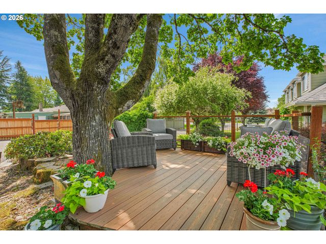 705 N MOLALLA Ave, Molalla, OR 97038