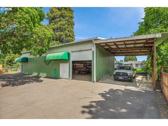 705 N MOLALLA Ave, Molalla, OR 97038
