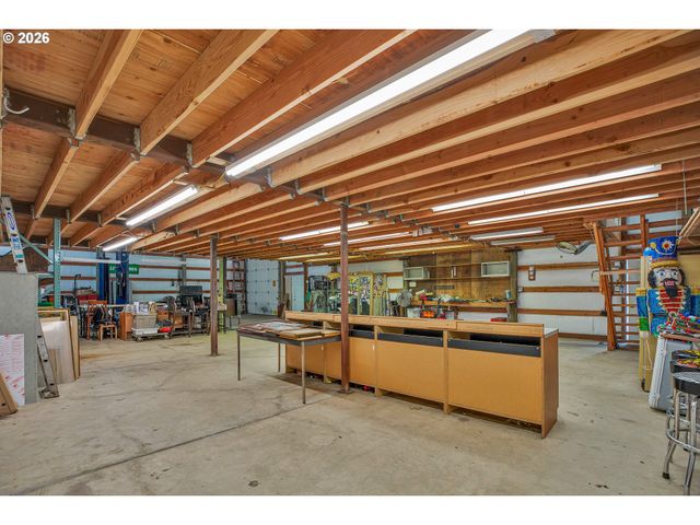 705 N MOLALLA Ave, Molalla, OR 97038