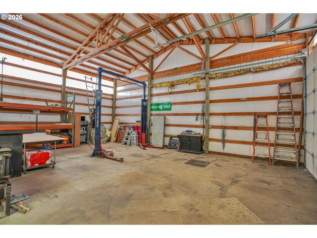 705 N MOLALLA Ave, Molalla, OR 97038
