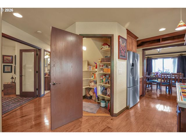 705 N MOLALLA Ave, Molalla, OR 97038